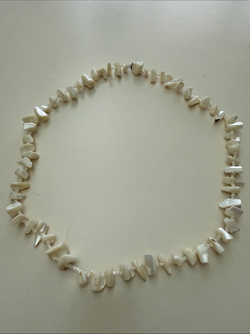 Vintage 23” Mother of Pearl White Shell Chip Necklace
